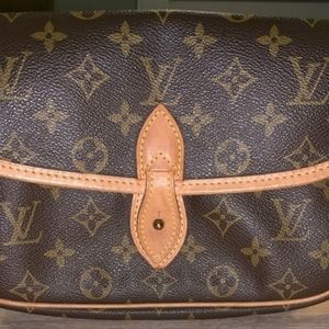 Louis Vuitton Gibeciere PM